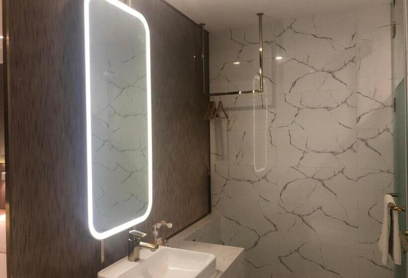 Hotel 7days Premium Shanghai Xujiahui Longhua Road Subway Station Branch