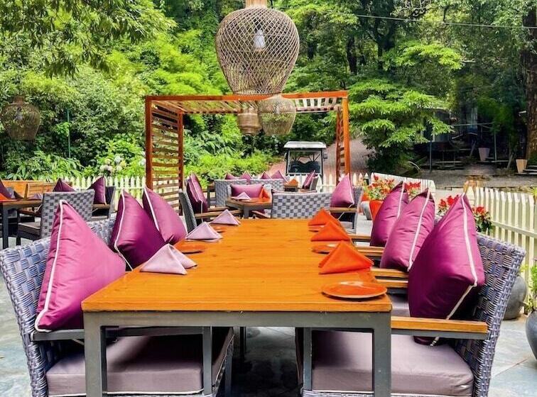 בית מלון כפרי Ayar Jungle Resort