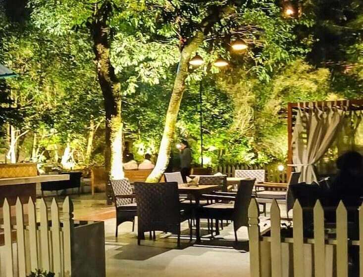 בית מלון כפרי Ayar Jungle Resort