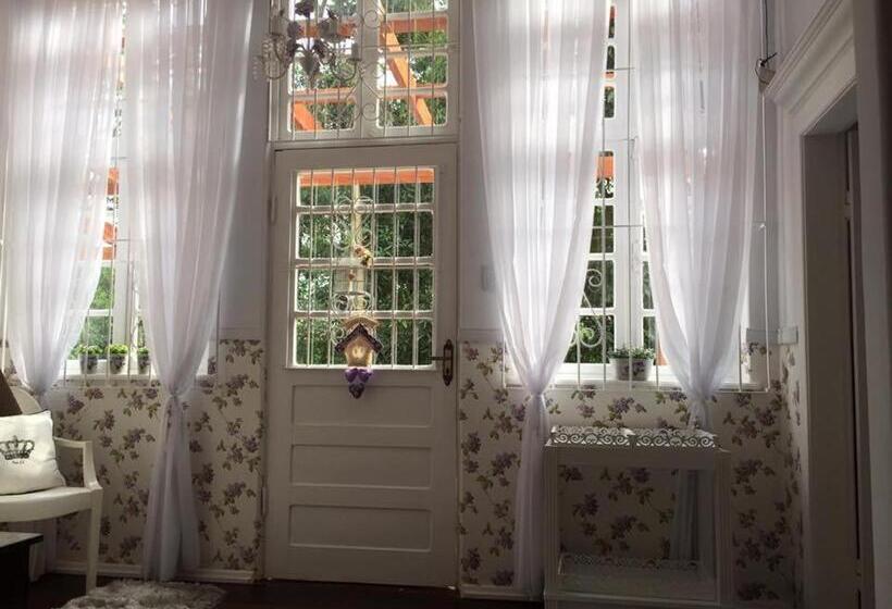 בית מלון כפרי Chalé Boutique Blumenhof