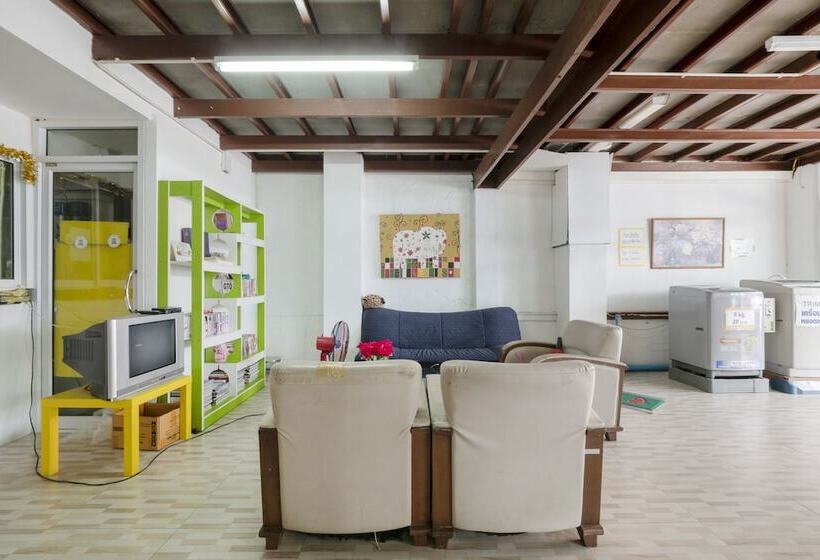 هتل Oyo 1034 Baan Pun Pun