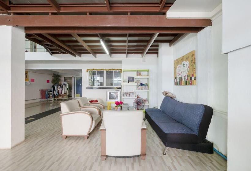 هتل Oyo 1034 Baan Pun Pun