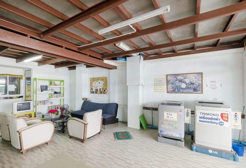 هتل Oyo 1034 Baan Pun Pun