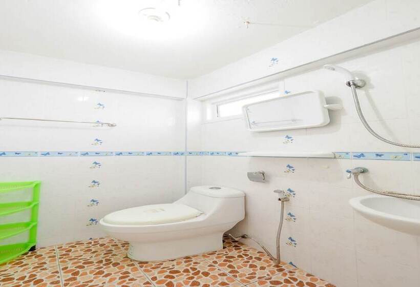 هتل Oyo 1034 Baan Pun Pun