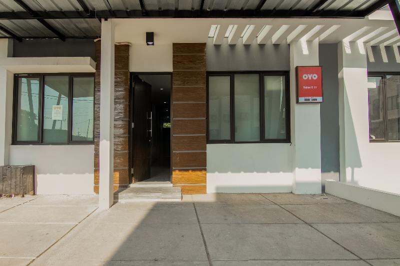 בית מלון כפרי Oyo 3824 Columbus Residence J1