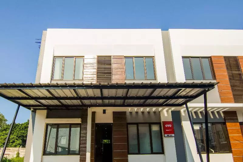 Hotelli Oyo 3824 Columbus Residence J1