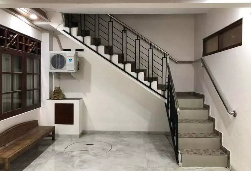 ホテル Reddoorz Near Xt Square 3