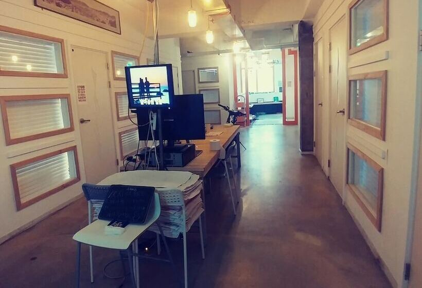 Life Guesthouse   Hostel