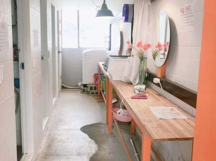 Life Guesthouse   Hostel