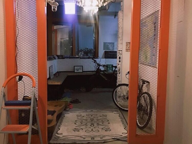 Life Guesthouse   Hostel