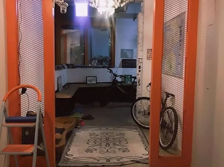 Life Guesthouse   Hostel