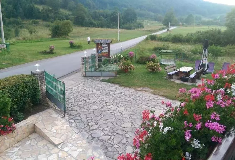 پانسیون Apartments And Rooms With Parking Space Jezerce, Plitvice   17768