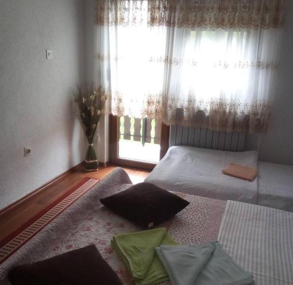 פנסיון Apartments And Rooms With Parking Space Jezerce, Plitvice 17768