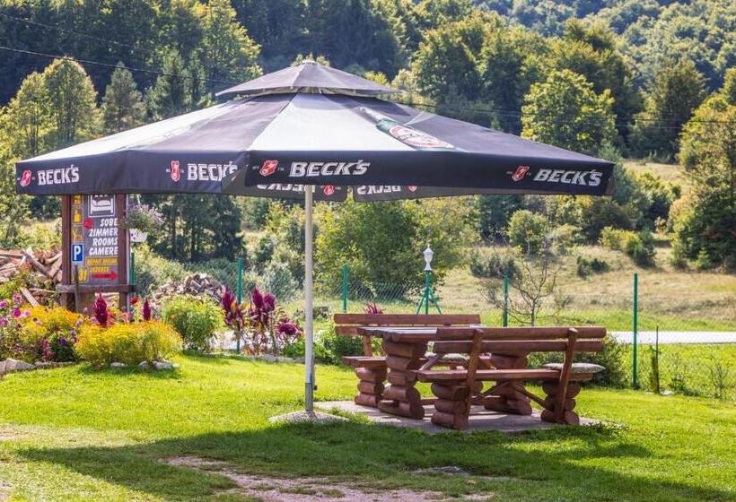 פנסיון Apartments And Rooms With Parking Space Jezerce, Plitvice 17768