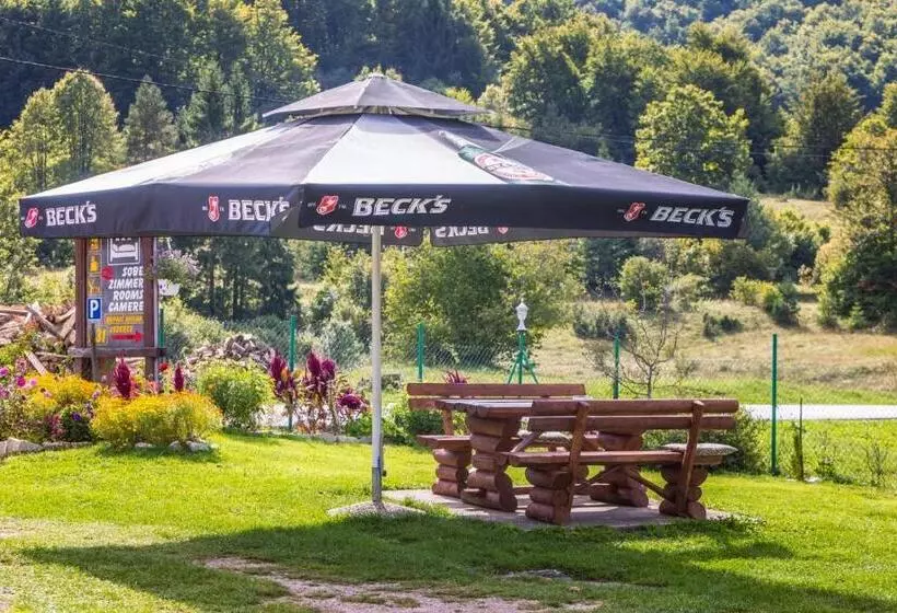 پانسیون Apartments And Rooms With Parking Space Jezerce, Plitvice   17768