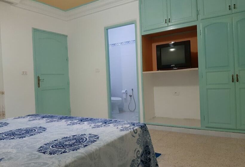 پانسیون Auberge Essanya