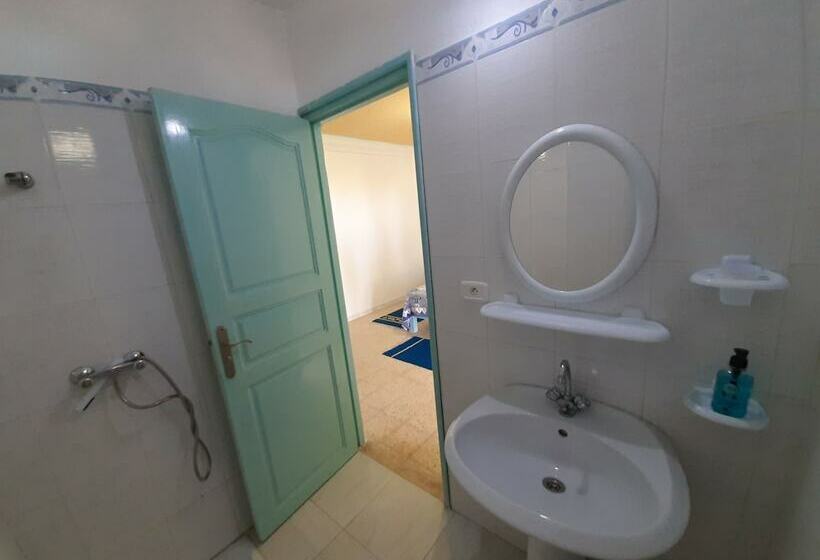 پانسیون Auberge Essanya