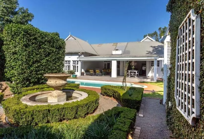 Majatalo Taunton Manor