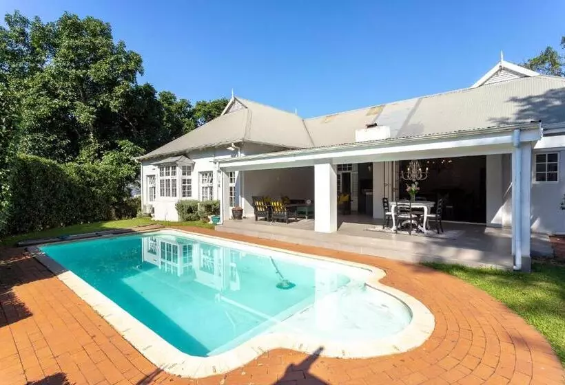 Majatalo Taunton Manor