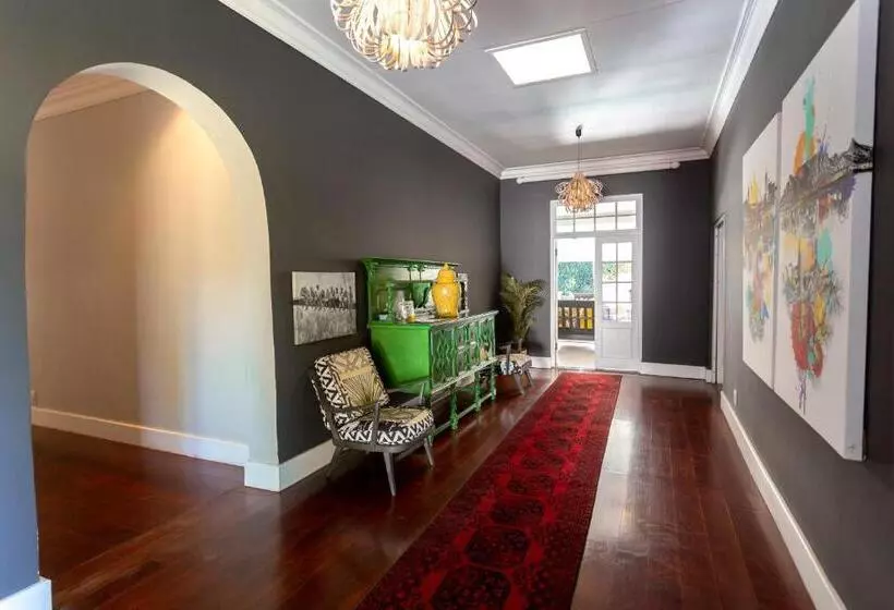 Majatalo Taunton Manor