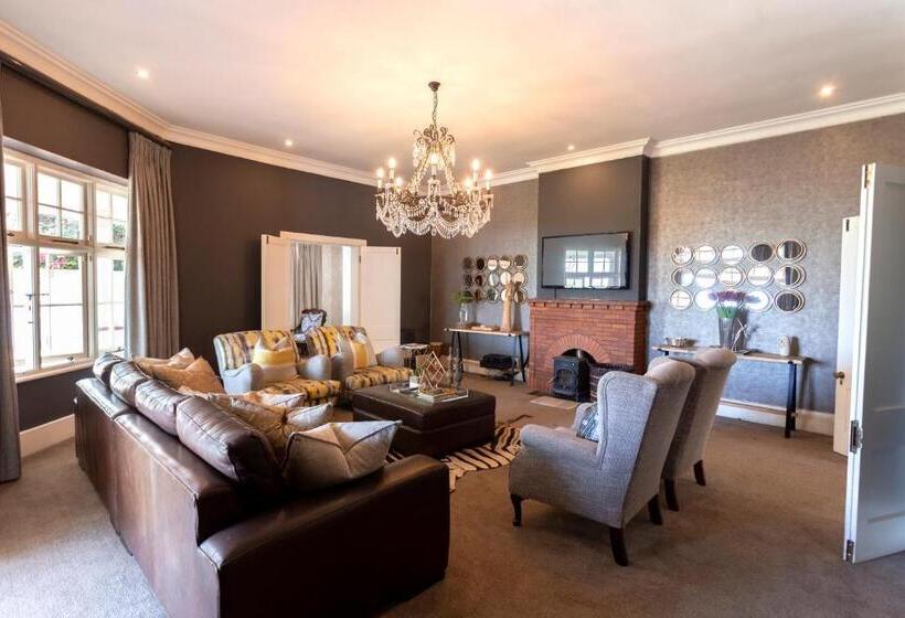 פנסיון Taunton Manor