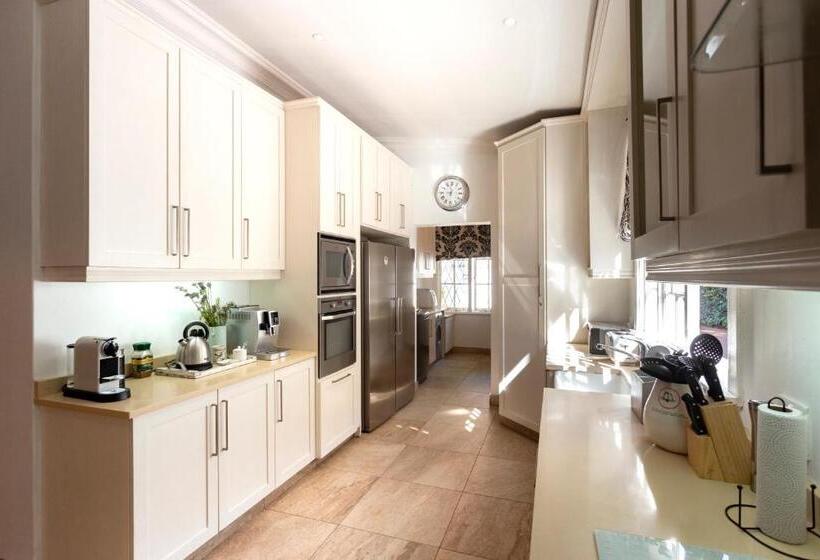 פנסיון Taunton Manor