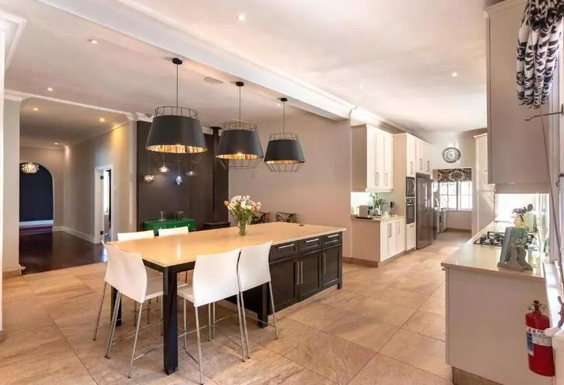 Majatalo Taunton Manor