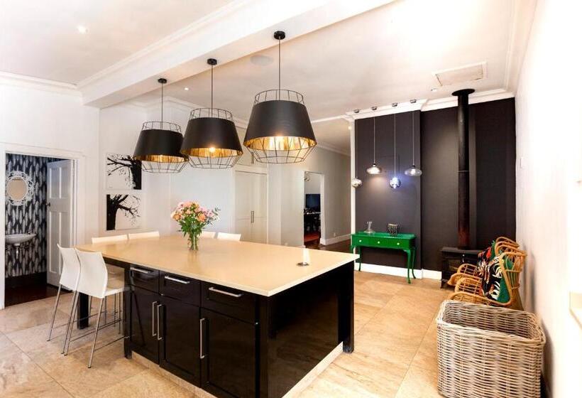 פנסיון Taunton Manor