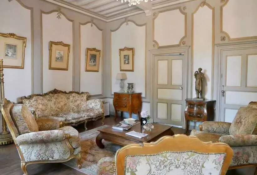 ベッドアンドブレックファースト Château De Perpezat