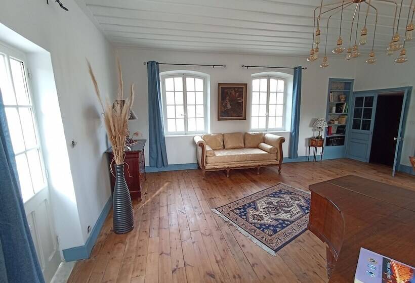 ベッドアンドブレックファースト Château De Perpezat