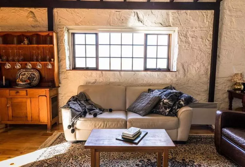 ベッドアンドブレックファースト Daisy Bank Cottages