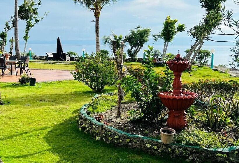 בית מלון כפרי Cabilao Sanctuary Beach & Dive Resort