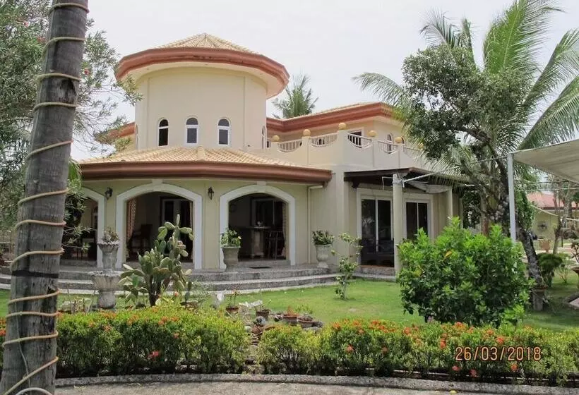 ホテル Cabilao Sanctuary Beach & Dive Resort