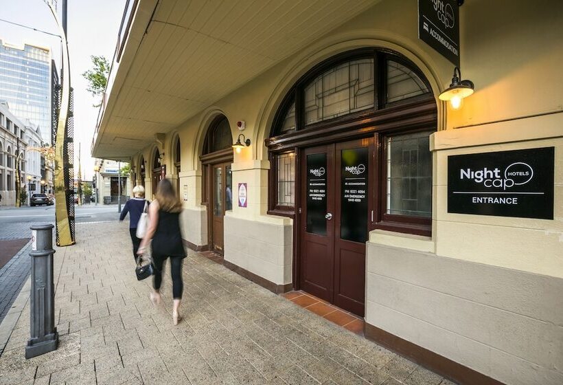 酒店 Nightcap At Belgian Beer Cafe