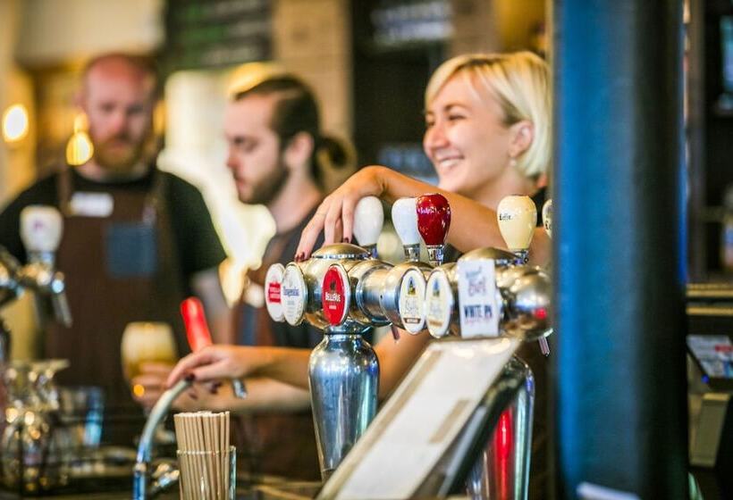 酒店 Nightcap At Belgian Beer Cafe