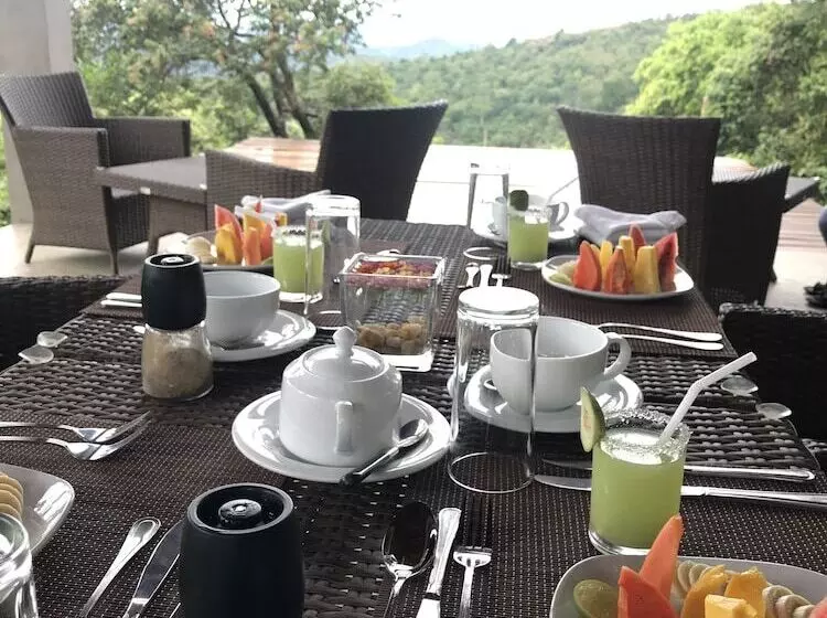 Hotelli Treehouse Chalets