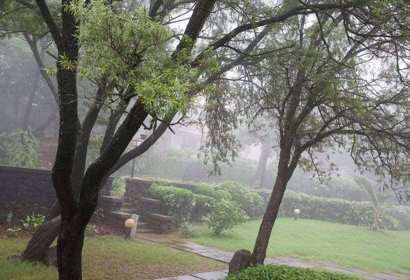 Manas Resort With Petting Zoo