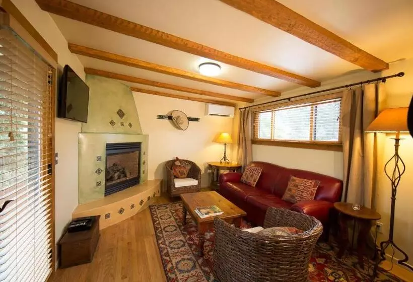 Отель Blue Iguana Inn