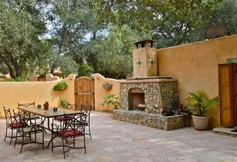 Отель Blue Iguana Inn