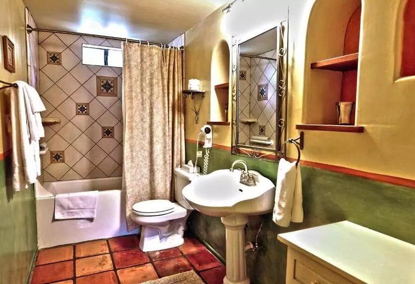 Отель Blue Iguana Inn