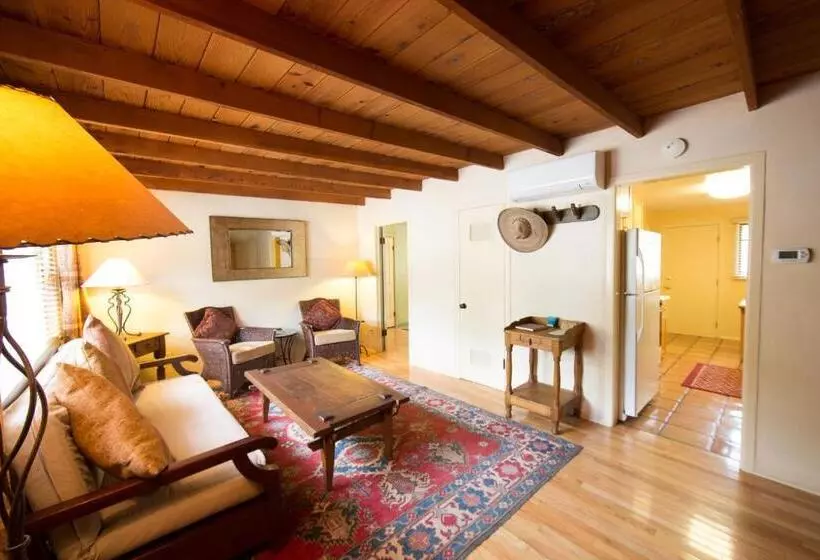 Отель Blue Iguana Inn