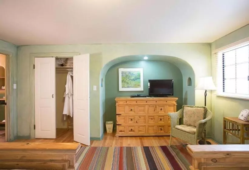 Отель Blue Iguana Inn