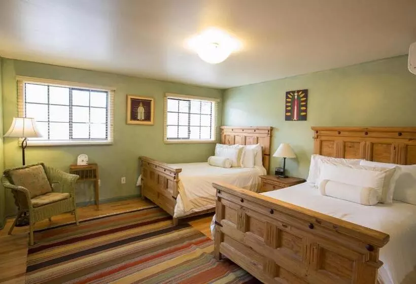 Отель Blue Iguana Inn