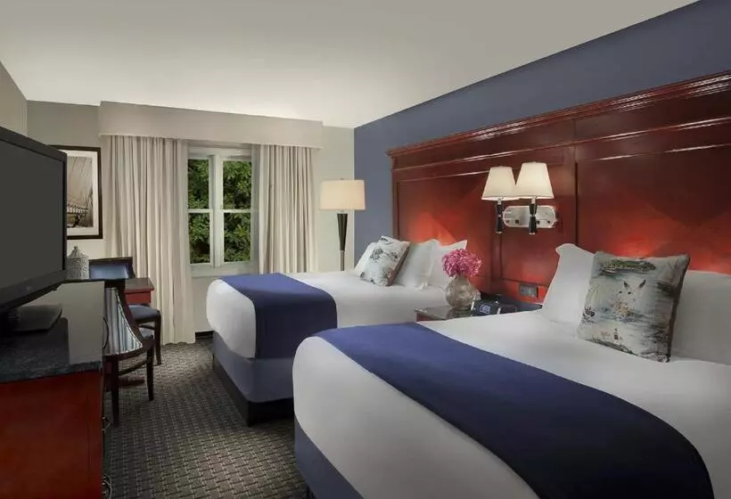 酒店 Bristol Harbor Inn