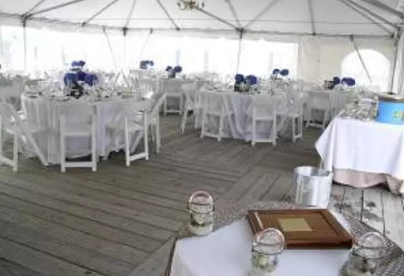 酒店 Bristol Harbor Inn