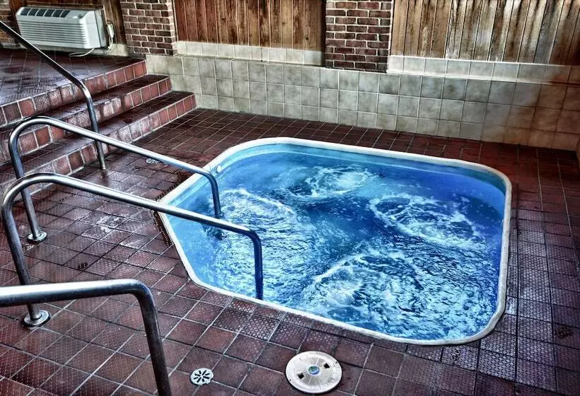 Hotelli Christopher Inn And Suites