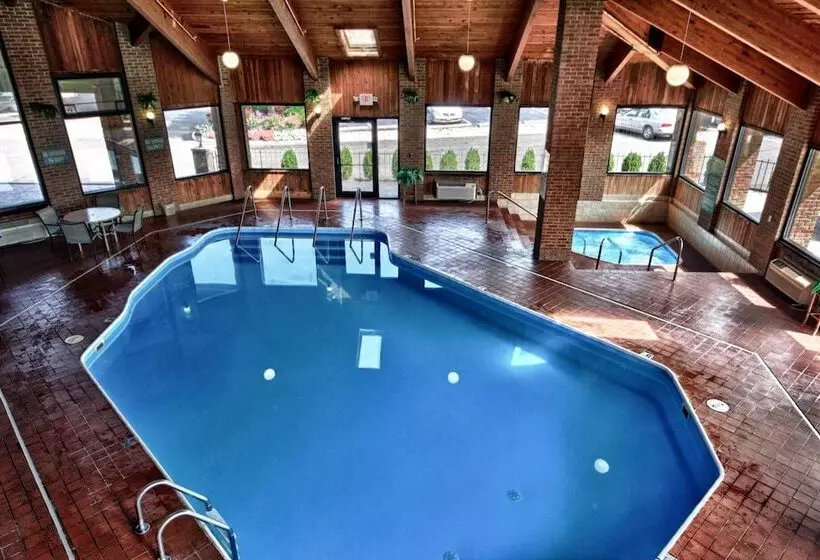 Hotelli Christopher Inn And Suites