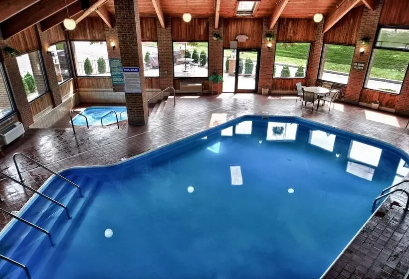 Hotelli Christopher Inn And Suites