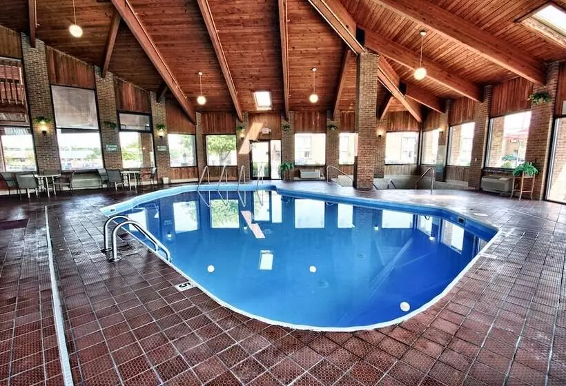 Hotelli Christopher Inn And Suites