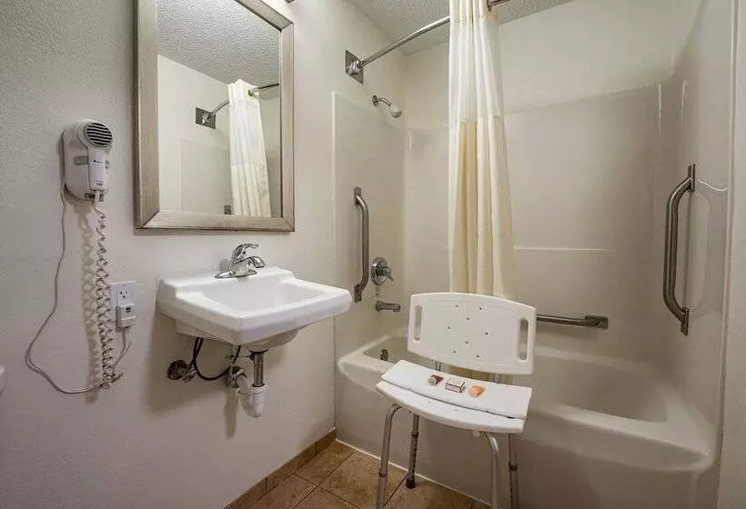 Hotelli Christopher Inn And Suites